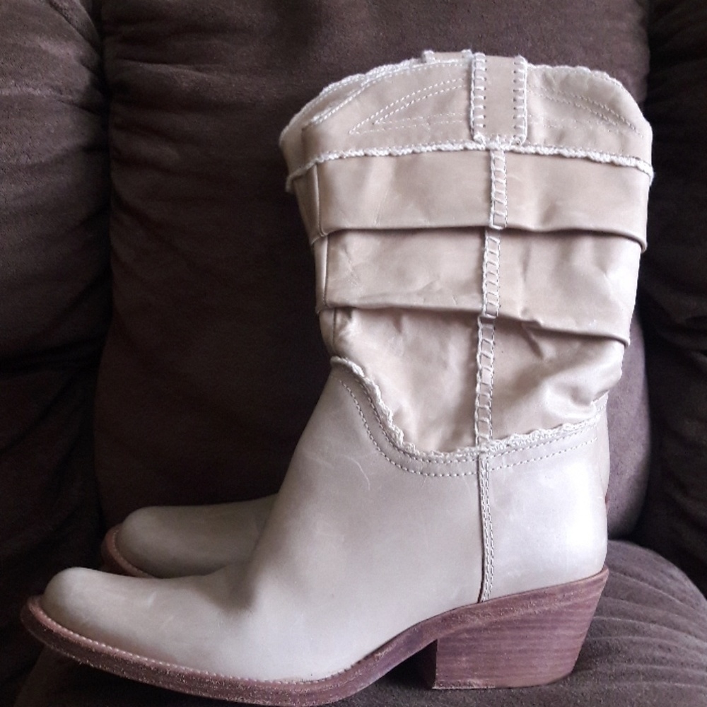 BCBG MAXAZRIA COWGIRL BOOTS